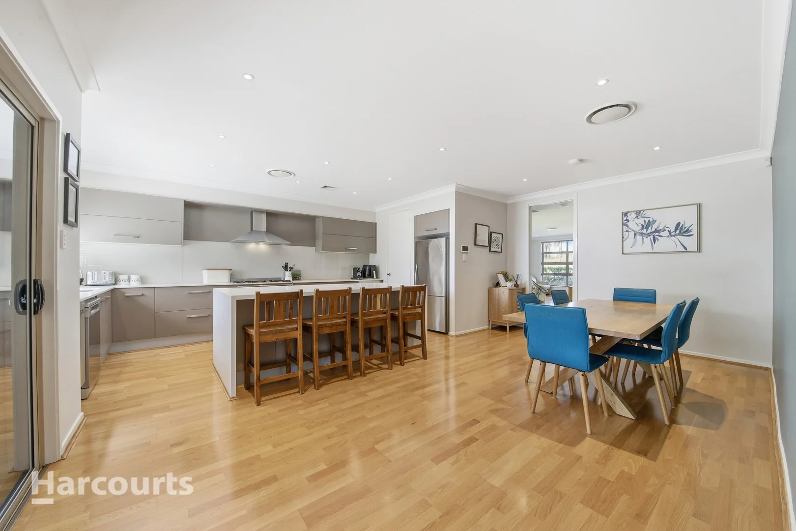 8 Ivory Curl Street (1/13)