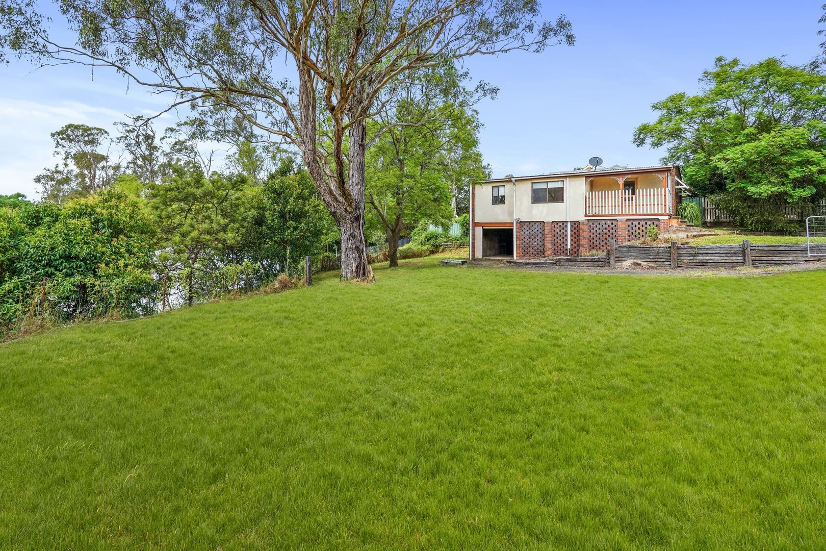 8 Krista Place (1/12)