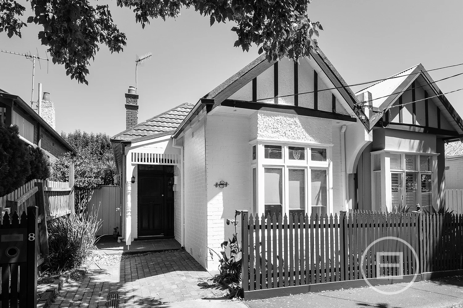8 Larnook Street (1/2)