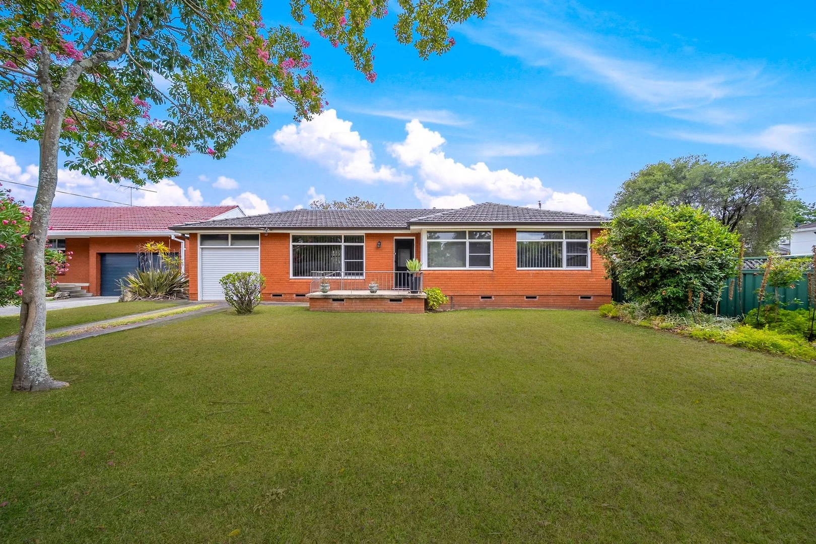 8 Lillian Crescent (1/1)