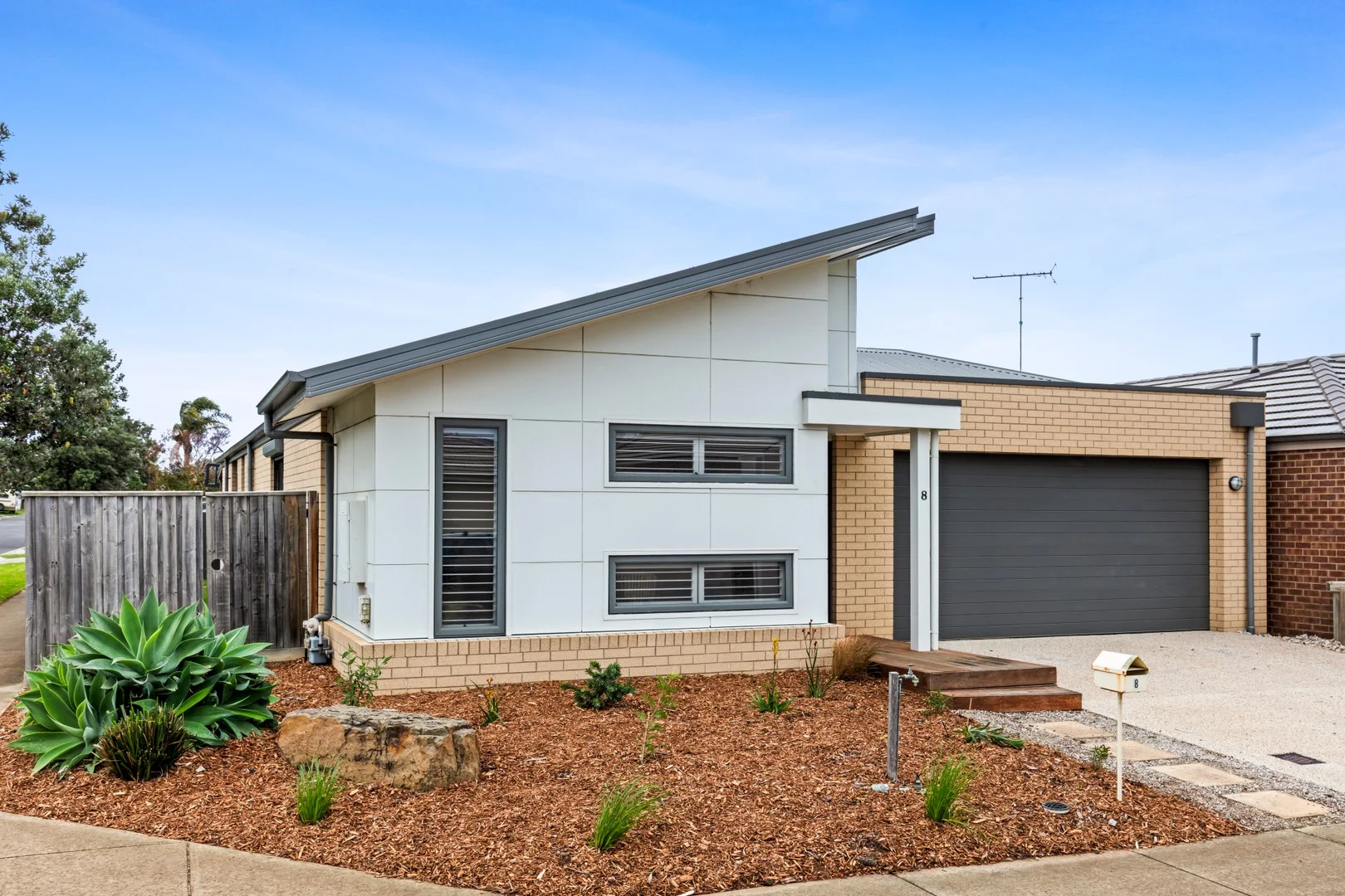 8 Mahogany Lane - Image 2