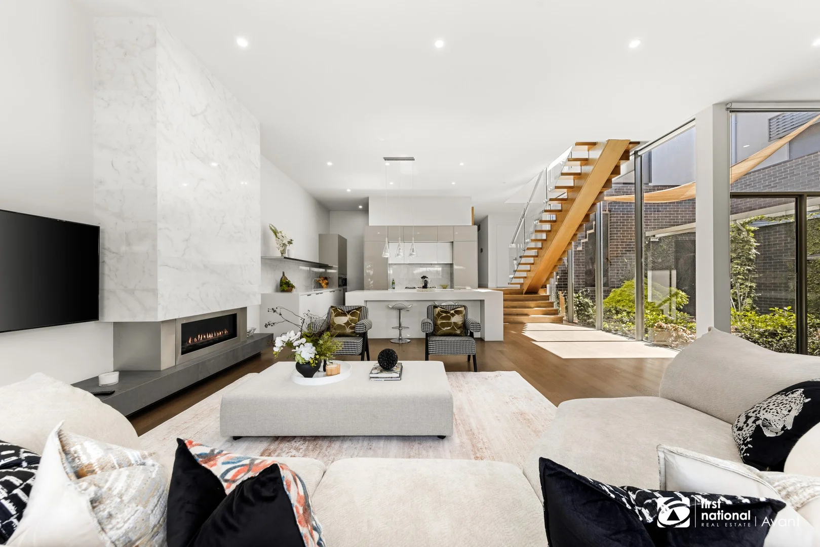 8 Moreton Close (1/19)