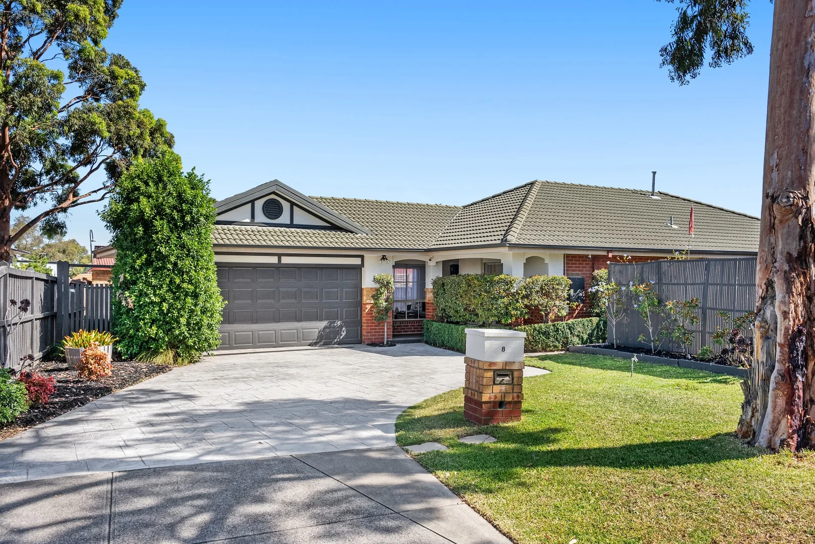 8 Paisley Court (1/23)
