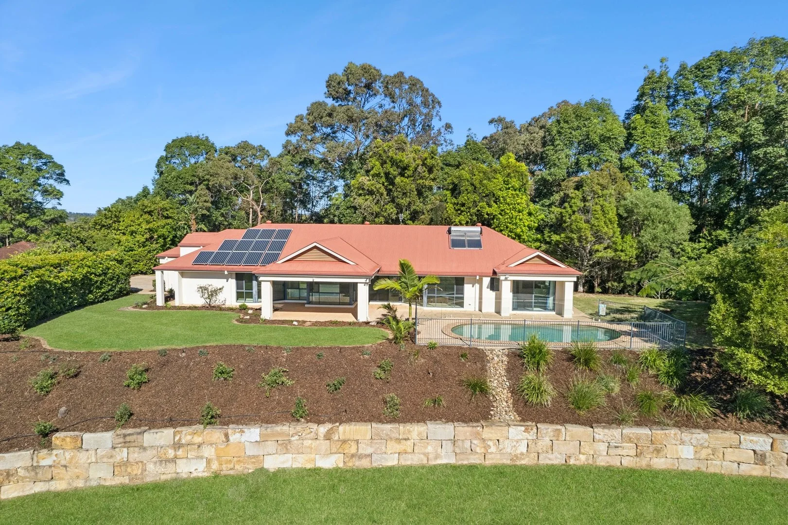 8 Panavista Court (1/22)