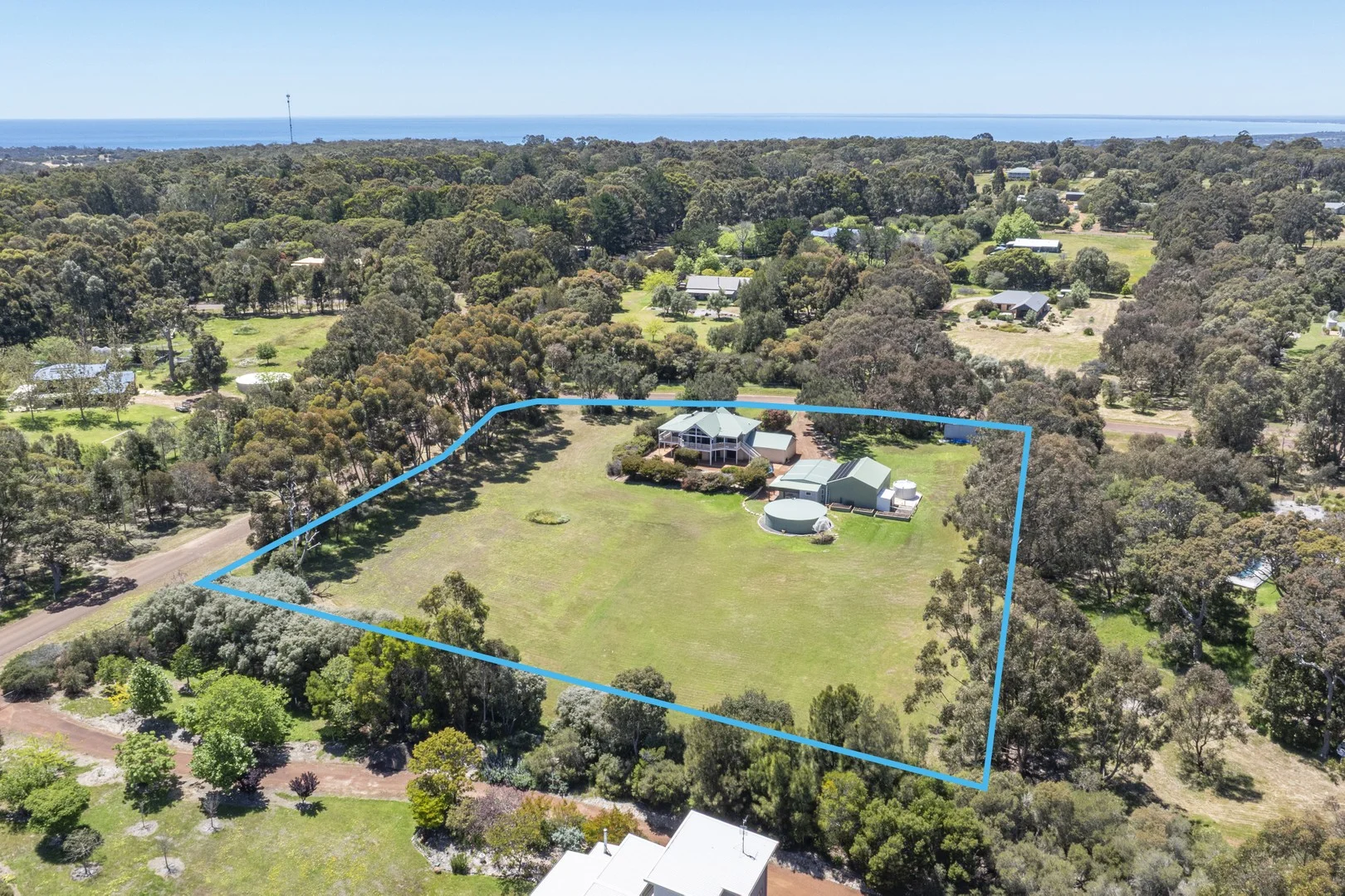 8 Parkfield Close (1/37)