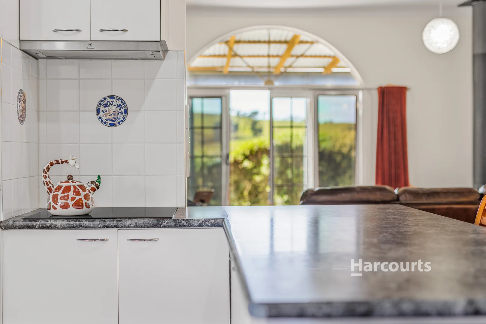 8 Pecks Road - Image 5