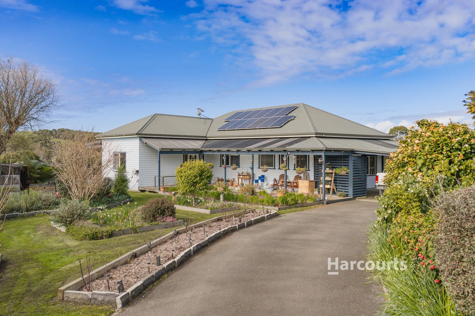 8 Pecks Road (1/3)