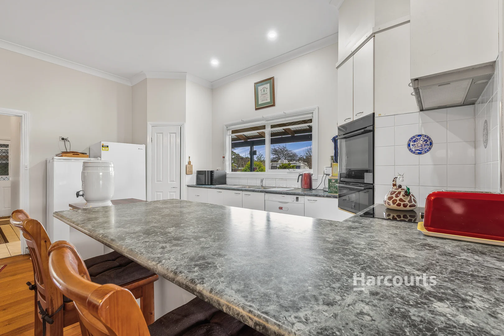8 Pecks Road - Image 4