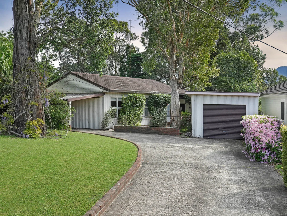 8 Phillips Crescent (1/8)