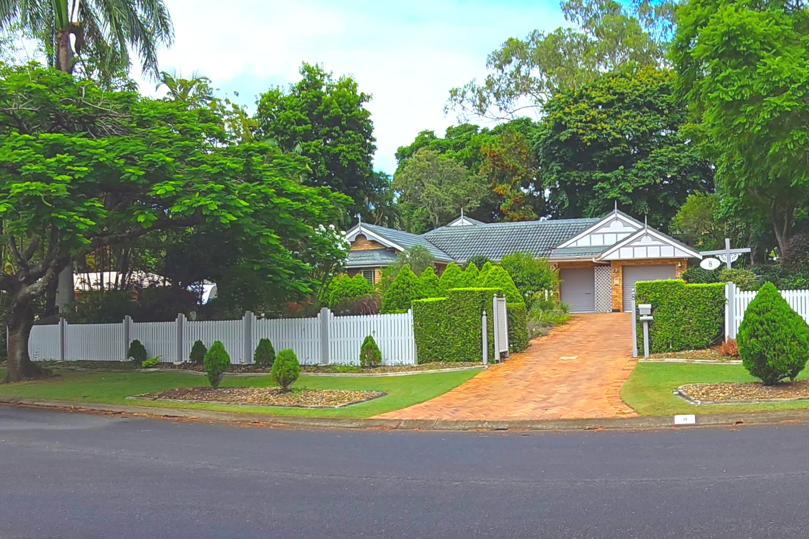 8 Renoir Crescent (1/1)