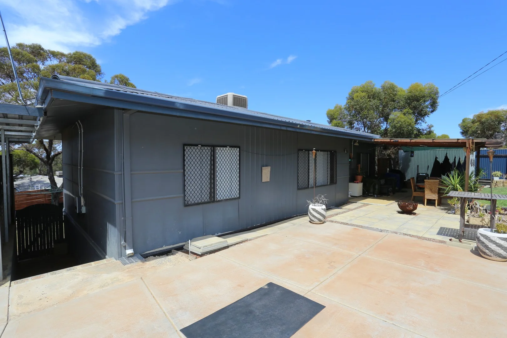 8 Sandalwood Lane (1/12)
