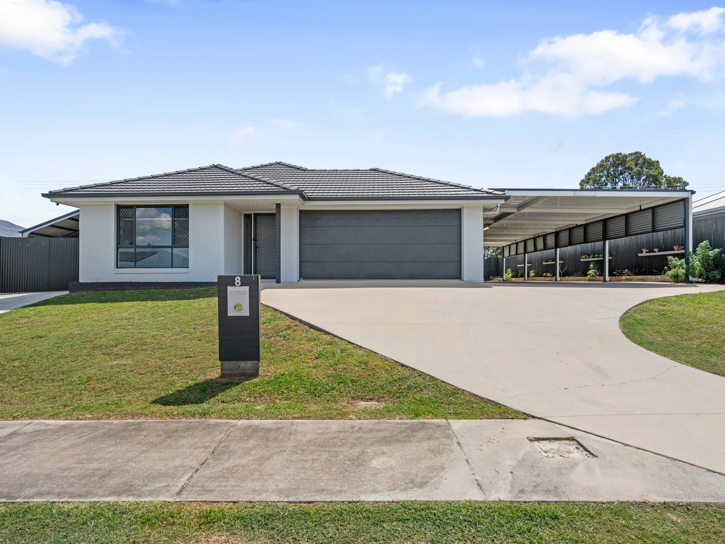 8 Shadywood Drive (1/23)
