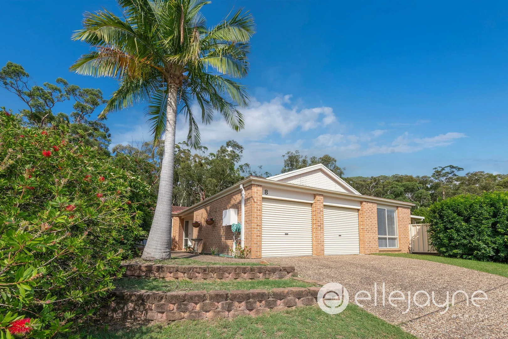 8 Silvereye Close (1/32)