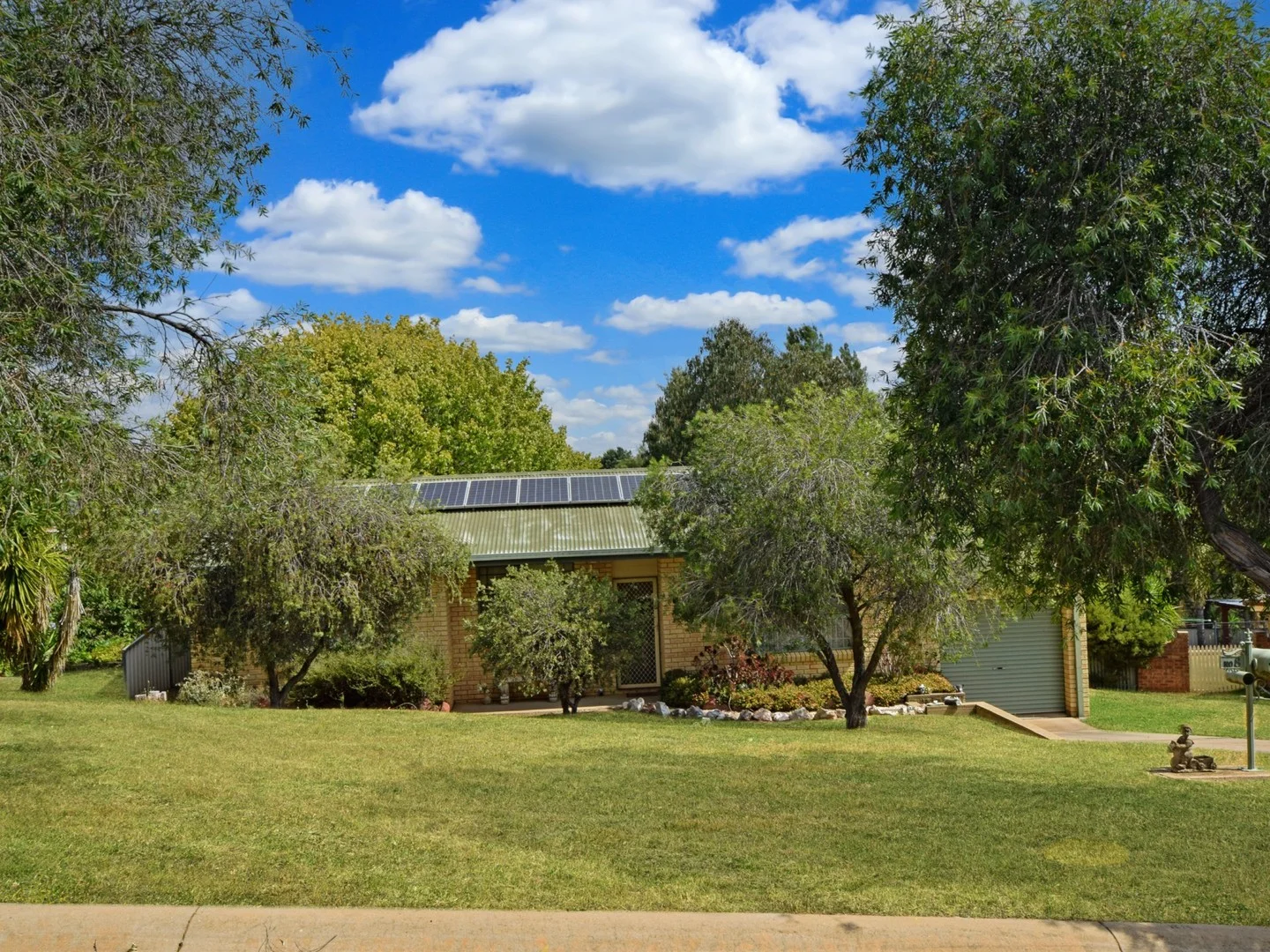8 Tadros Avenue (1/17)