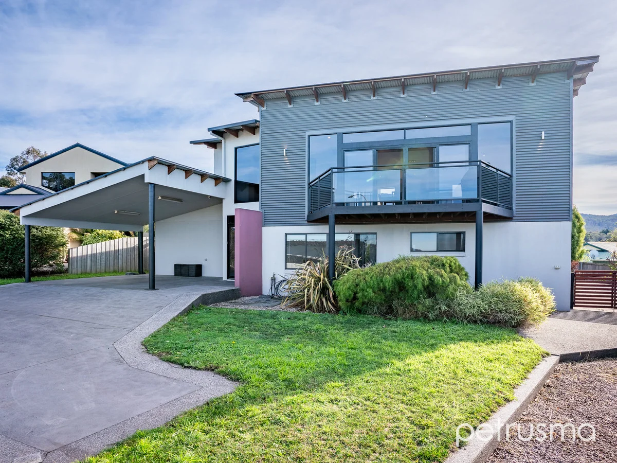 8 Tonic Hill Court (1/31)