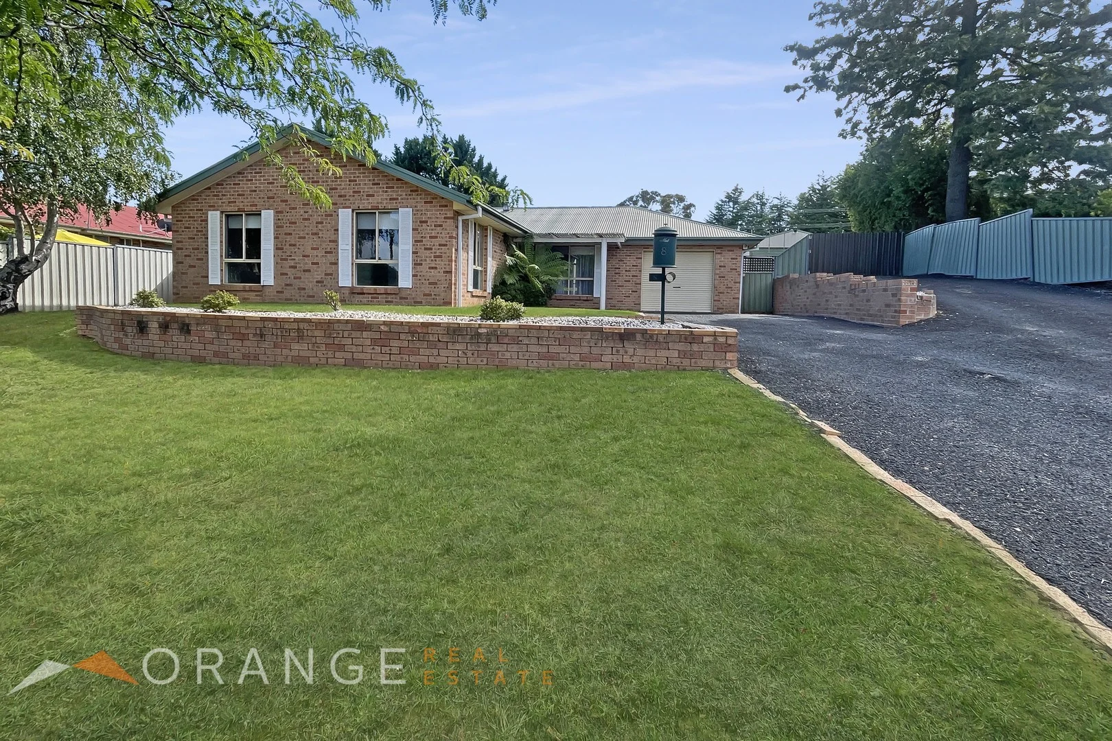 8 Turner Crescent (1/27)