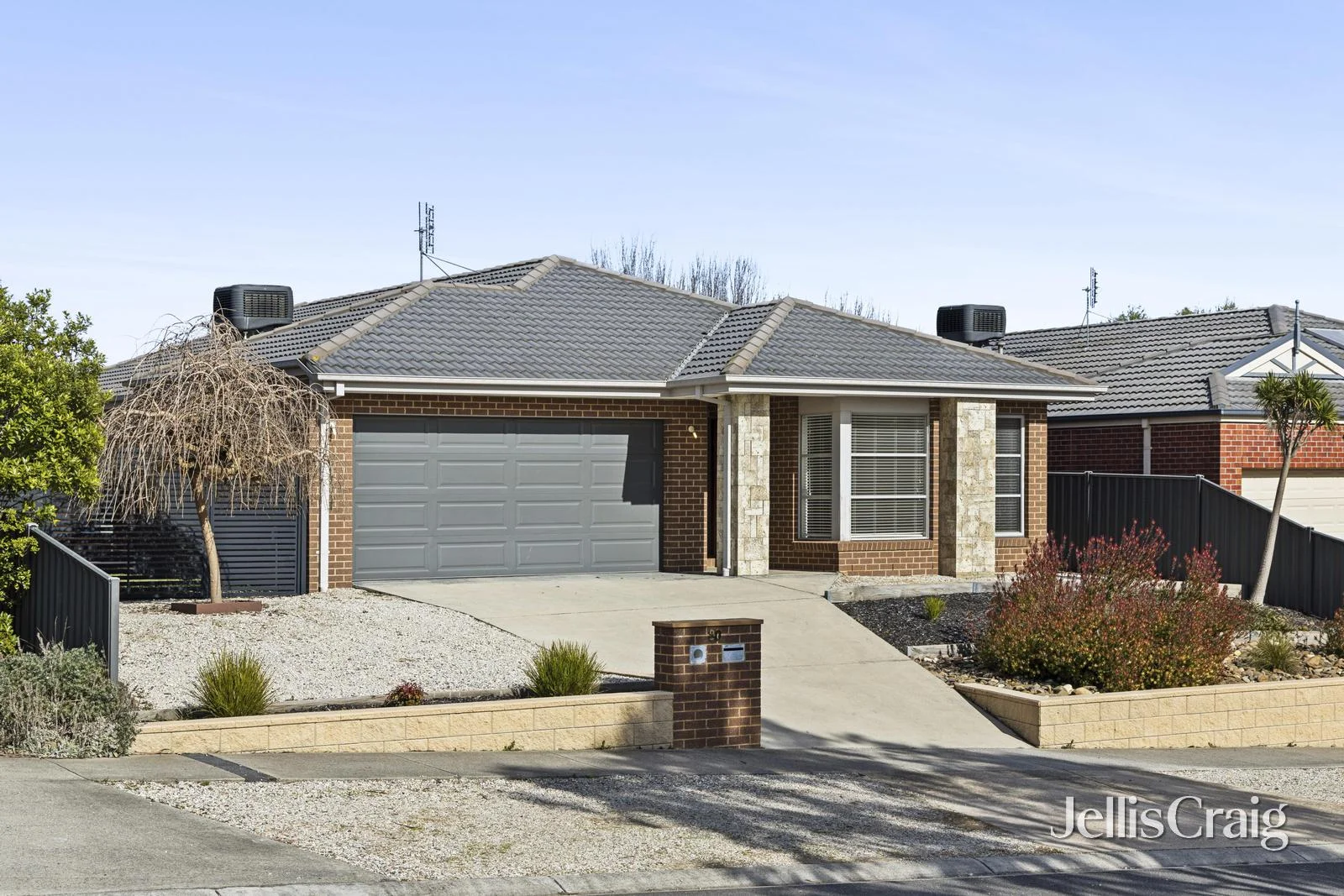 80 Caroline Chisholm Drive (1/17)