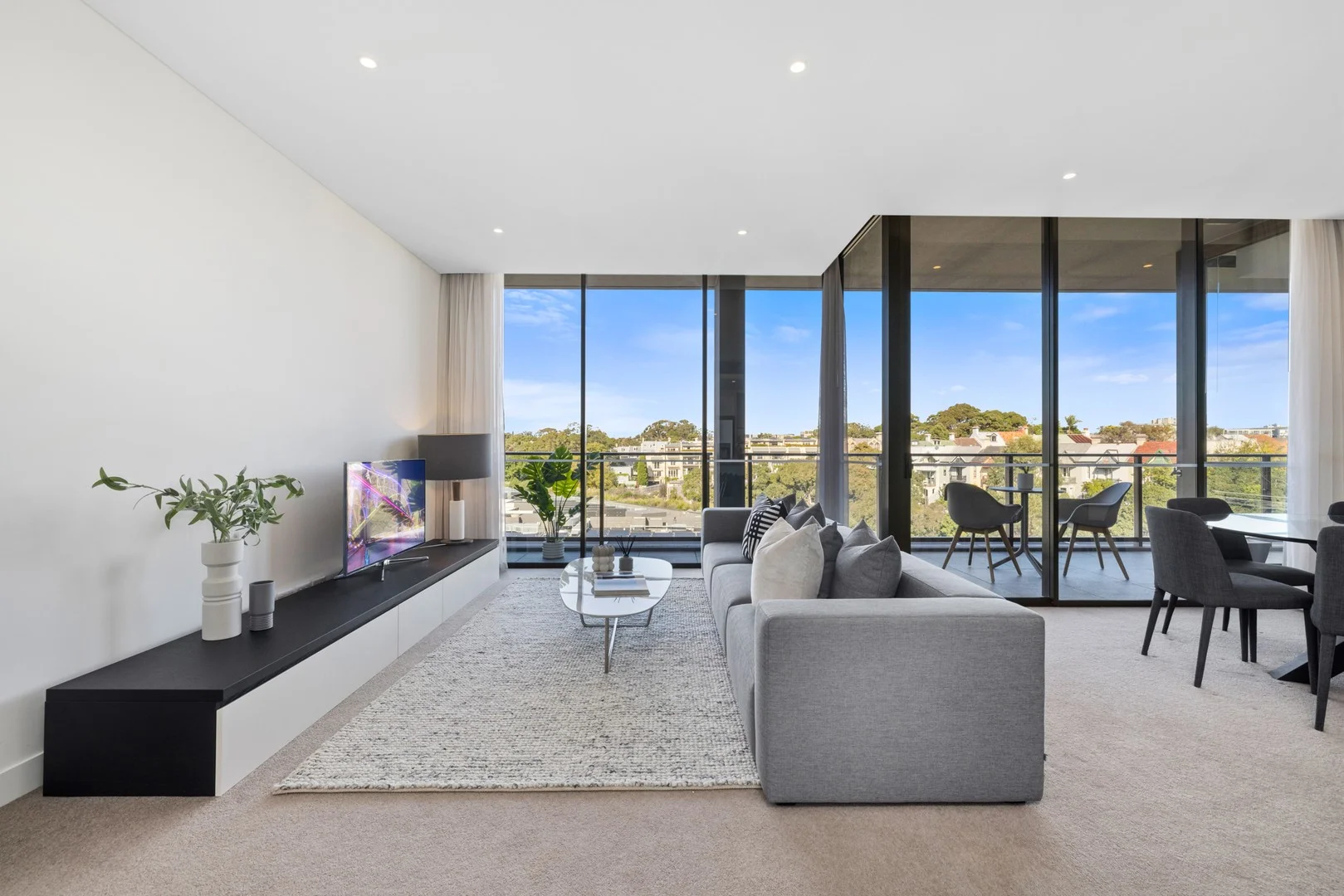 803/17 Grattan Close (1/9)