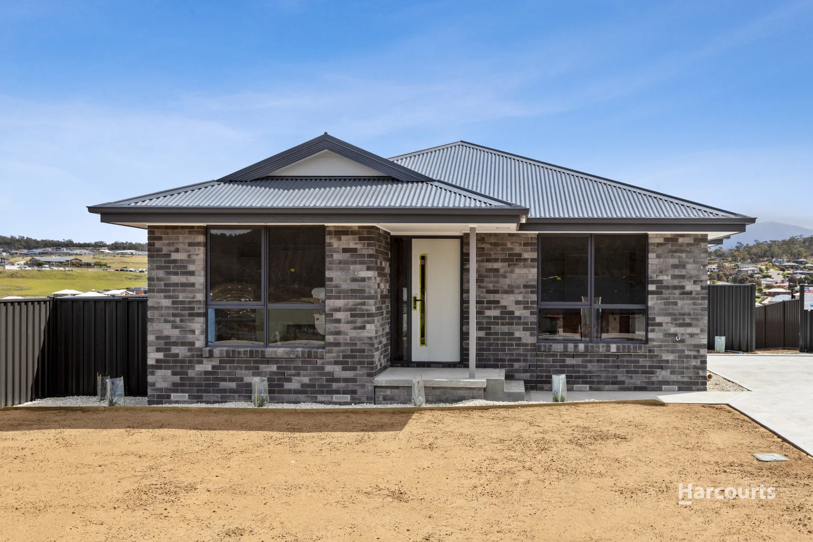 82 Dolina Drive (1/16)