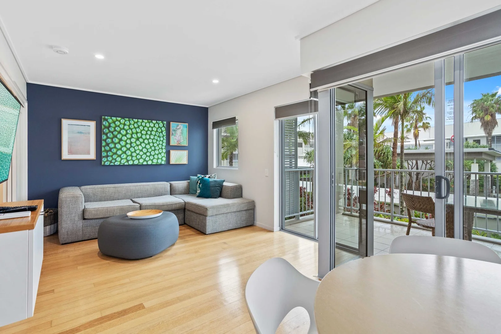8208-09/1-25 Bells Boulevard (1/25)