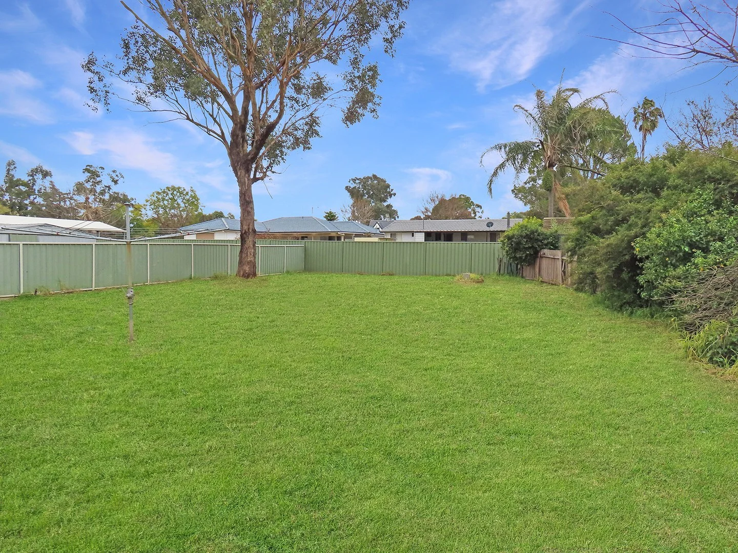 83 Satur Road (1/1)