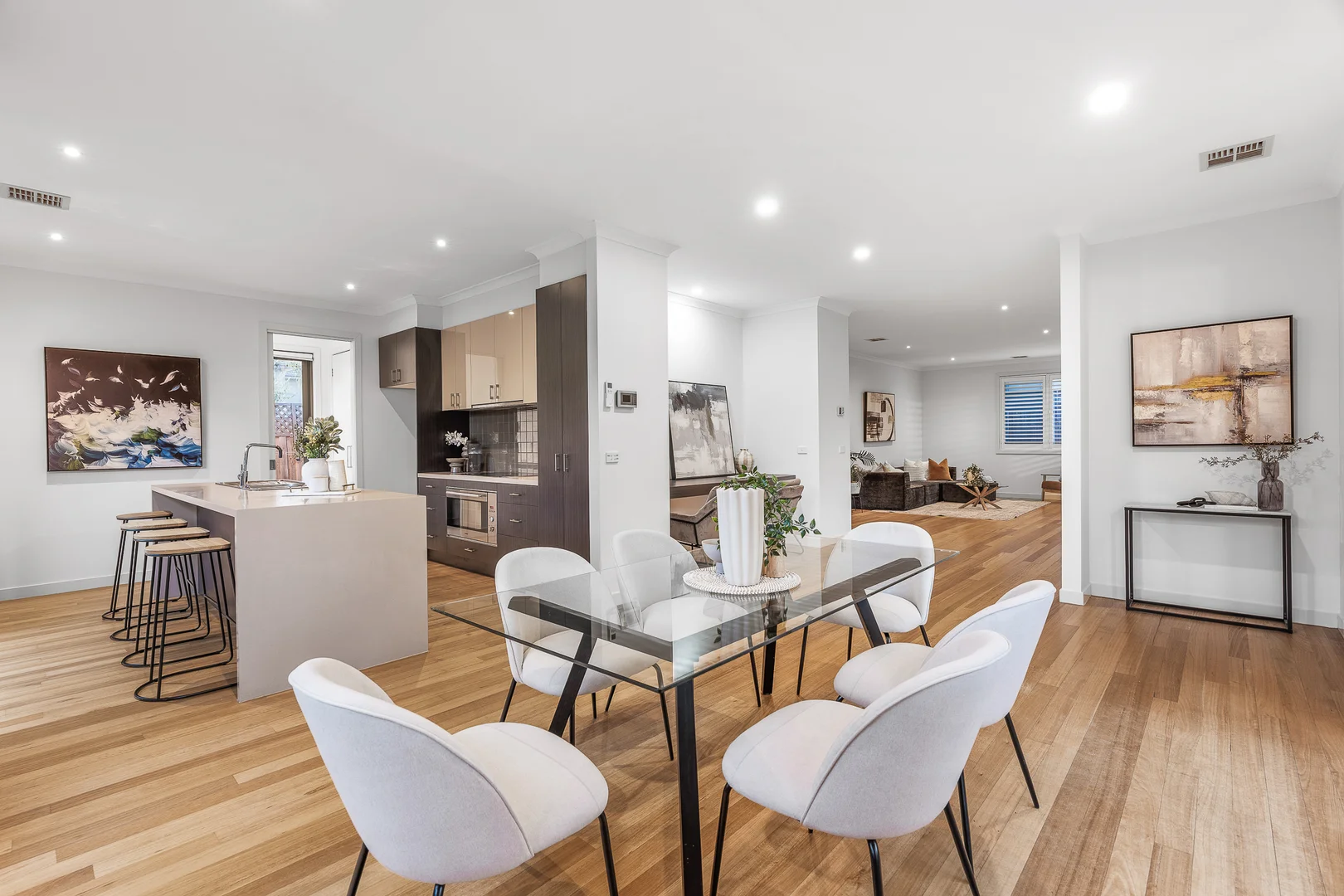 84A Russell Crescent - Image 5