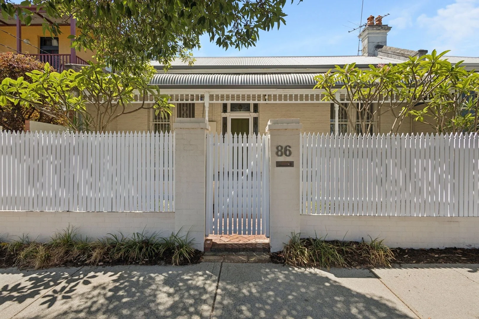 86 Richmond Street (1/26)