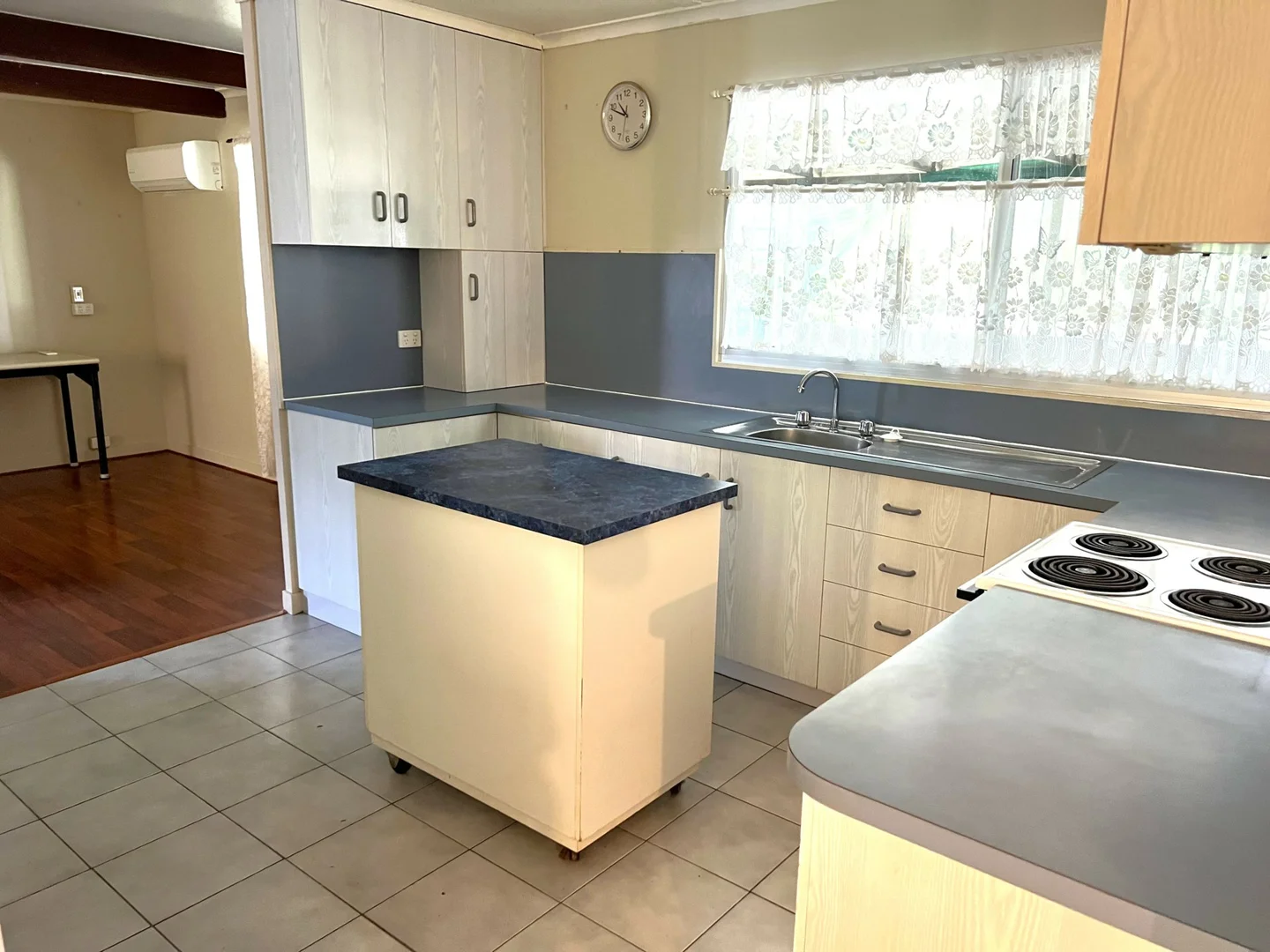 87 Phipps Street West - Image 3