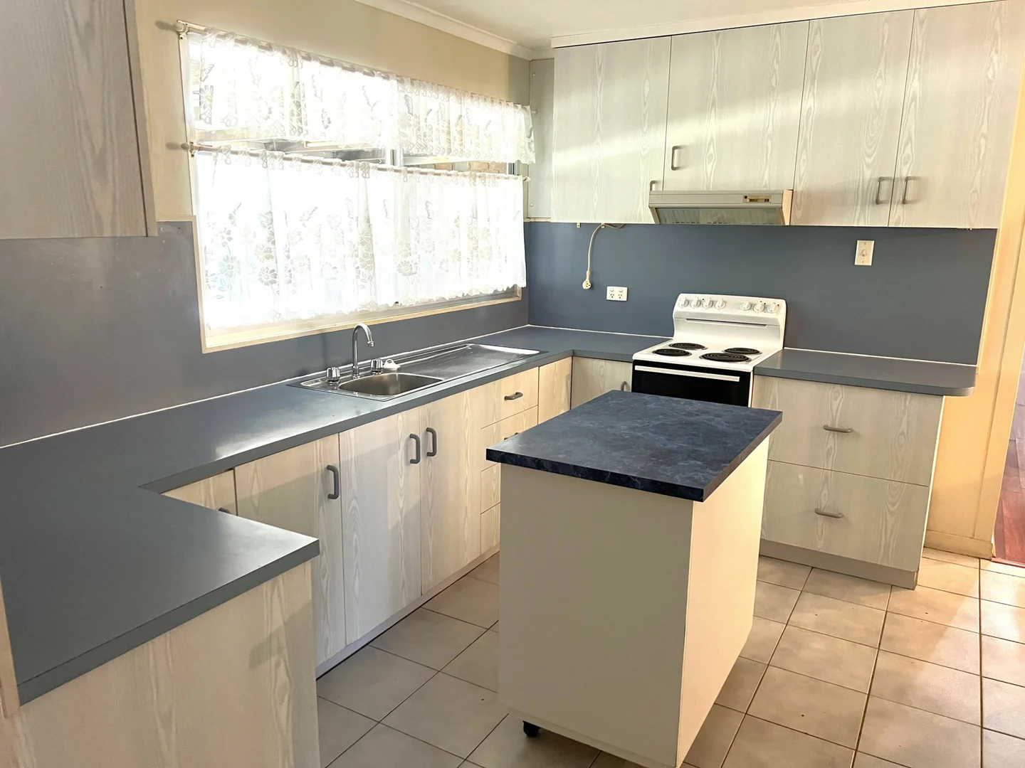 87 Phipps Street West - Image 2