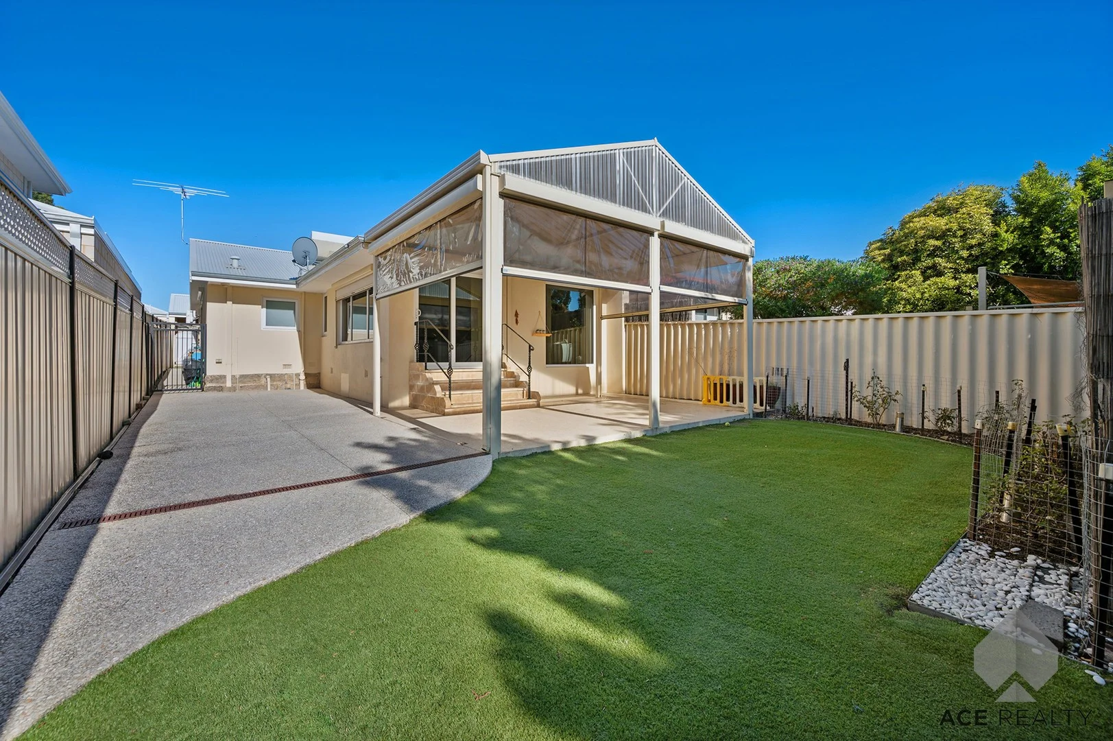 87 Riseley Street (1/22)