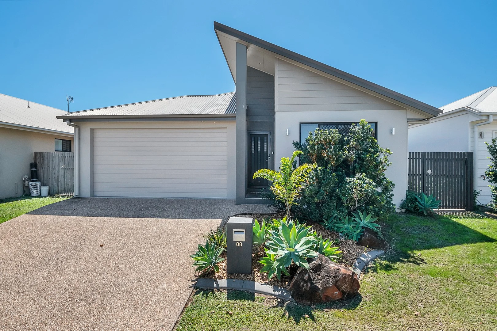 88 Poinsettia Drive (1/10)