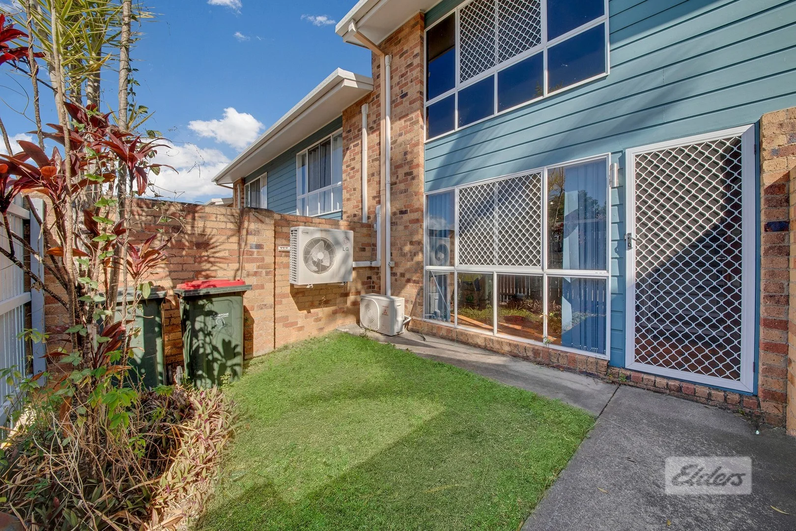 9/10 Chapman Drive (1/9)