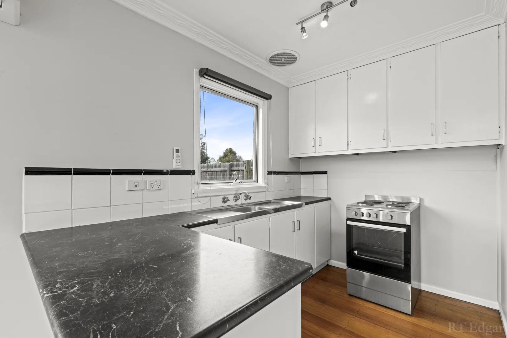 9/19-21 Wallington Road - Image 4