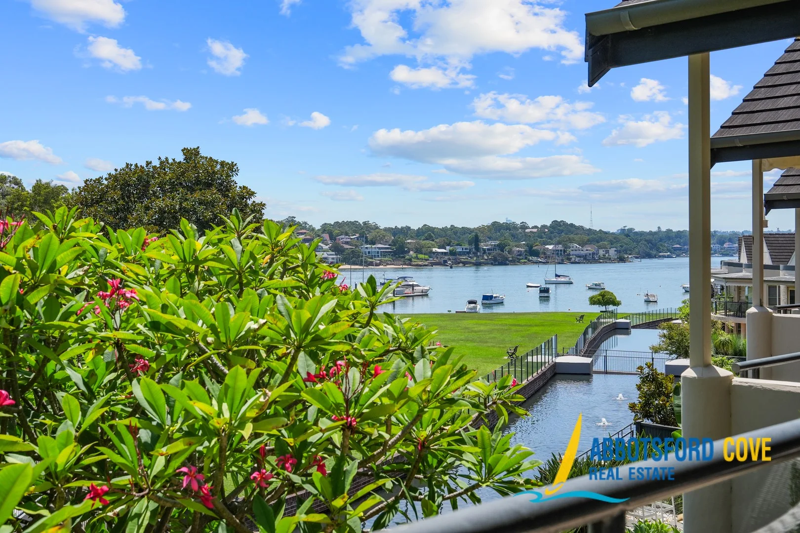 9/2 Harbourview Crescent (1/18)