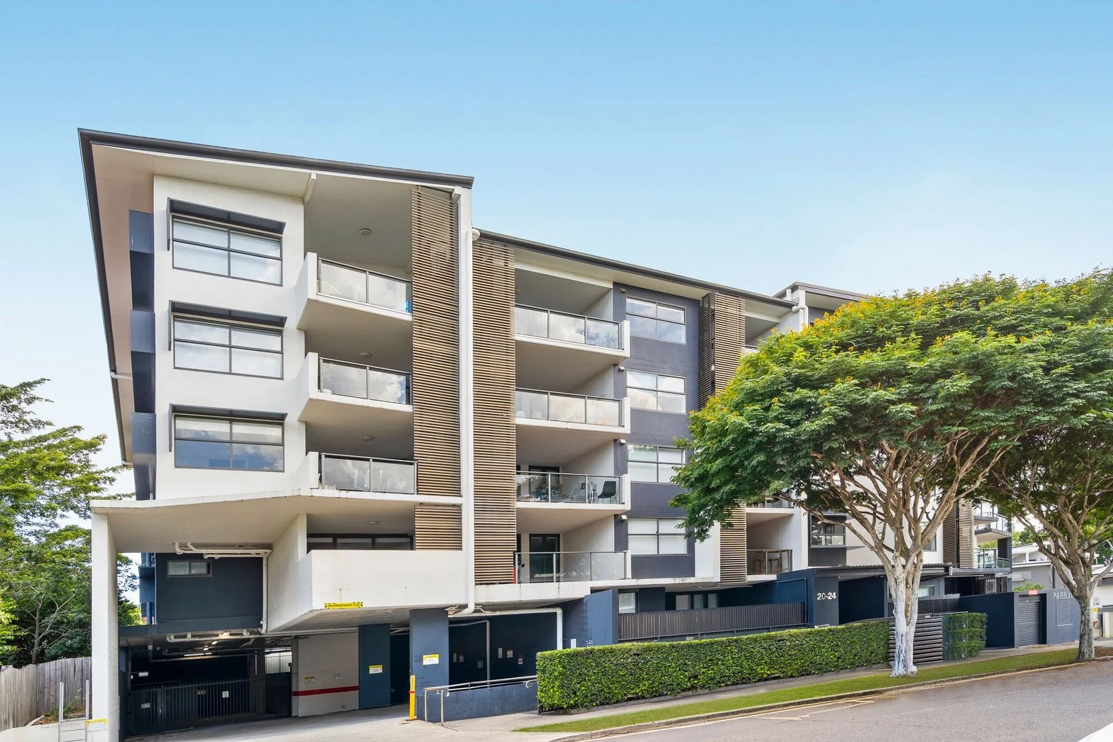 9/20-24 Colton Avenue (1/18)