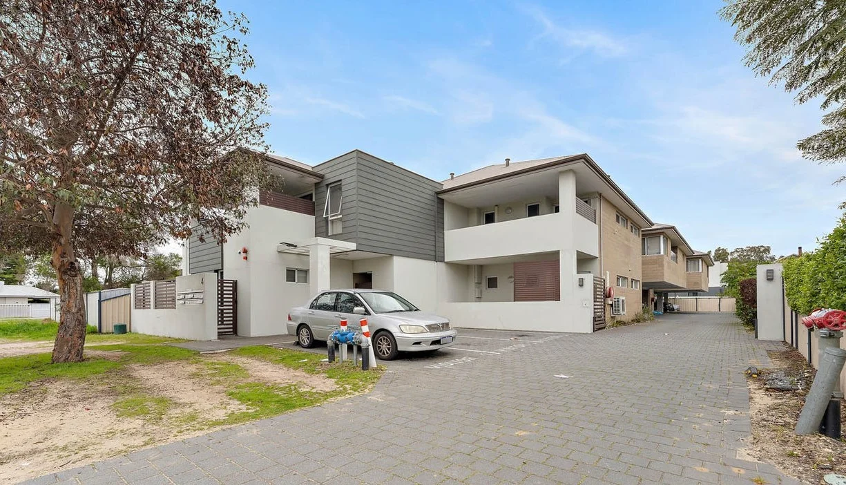 9/4 Central Terrace (1/8)