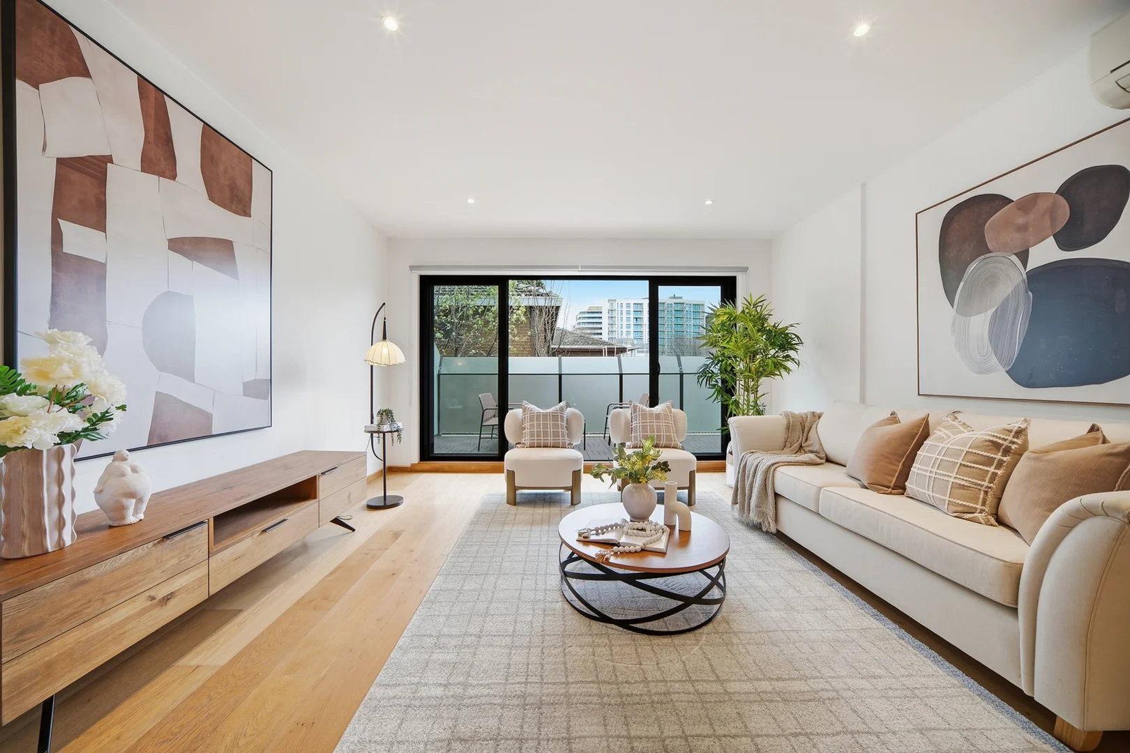 9/790 Elgar Road - Image 2
