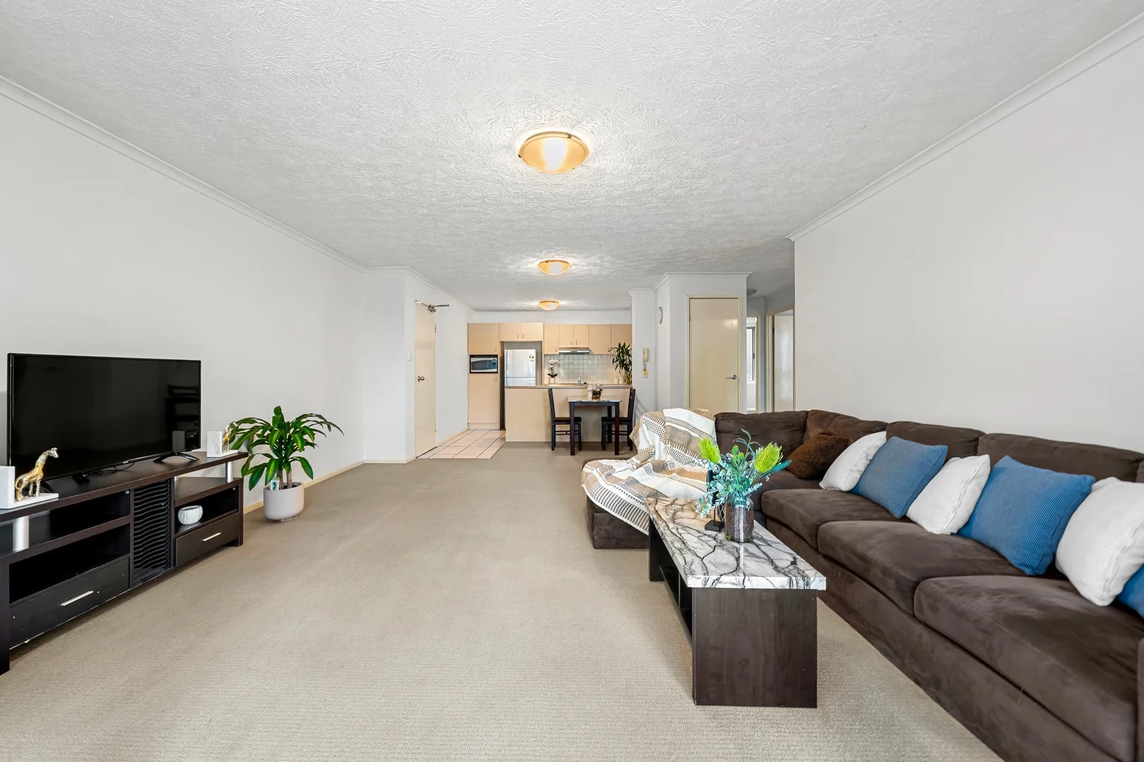 9/8 Mascar Street (1/18)