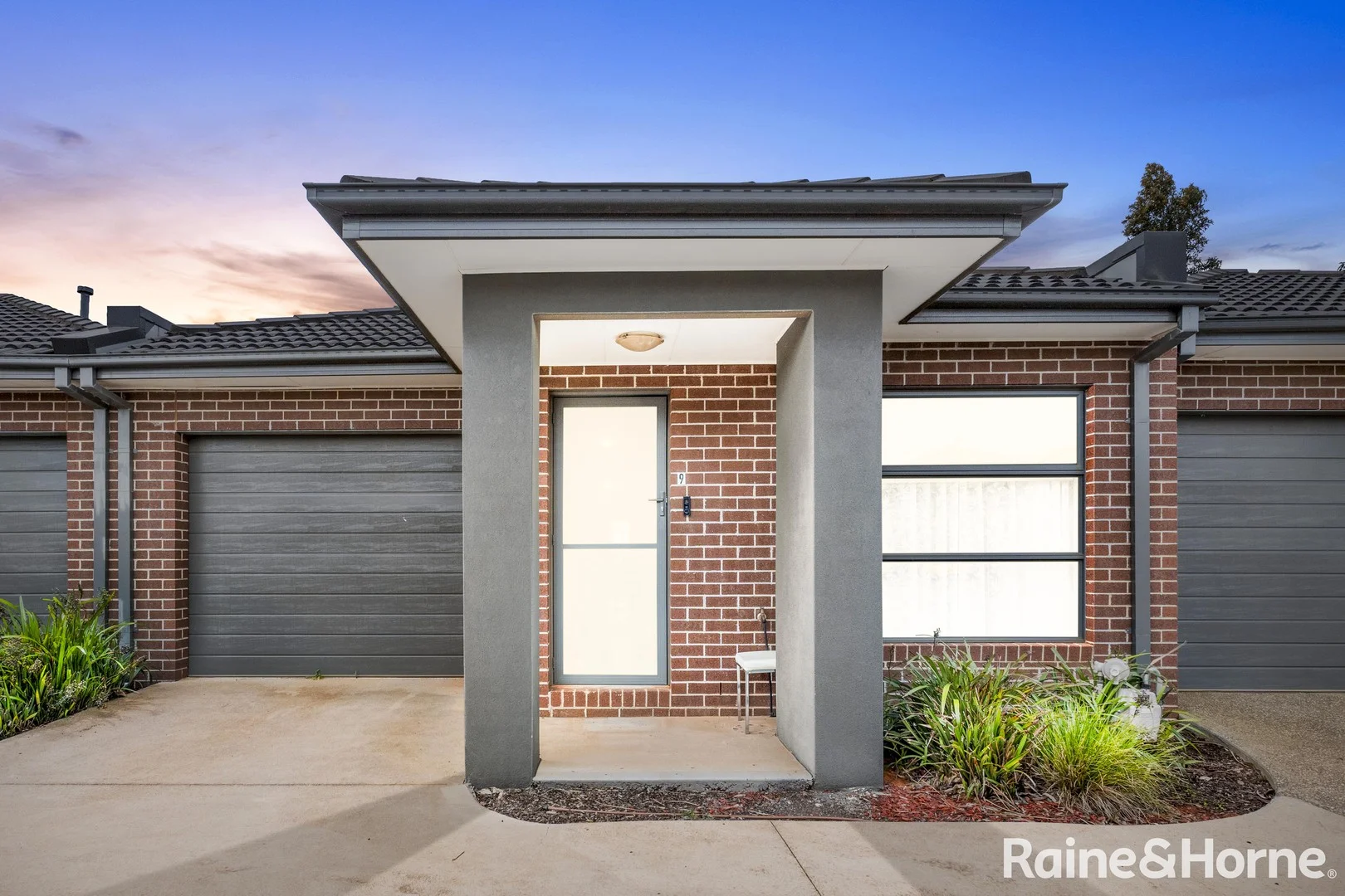 9/84 Albert Drive (1/11)