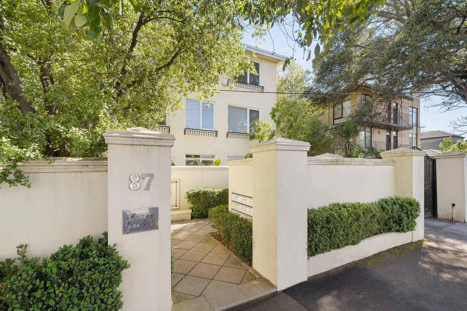 9/87 Denham Street (1/9)