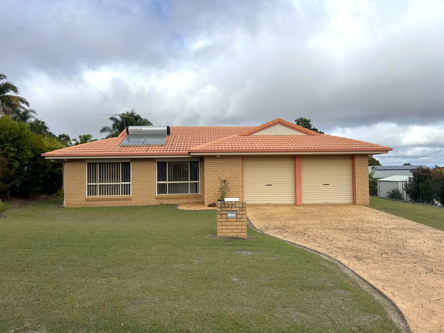 9 Banksia Drive (1/15)