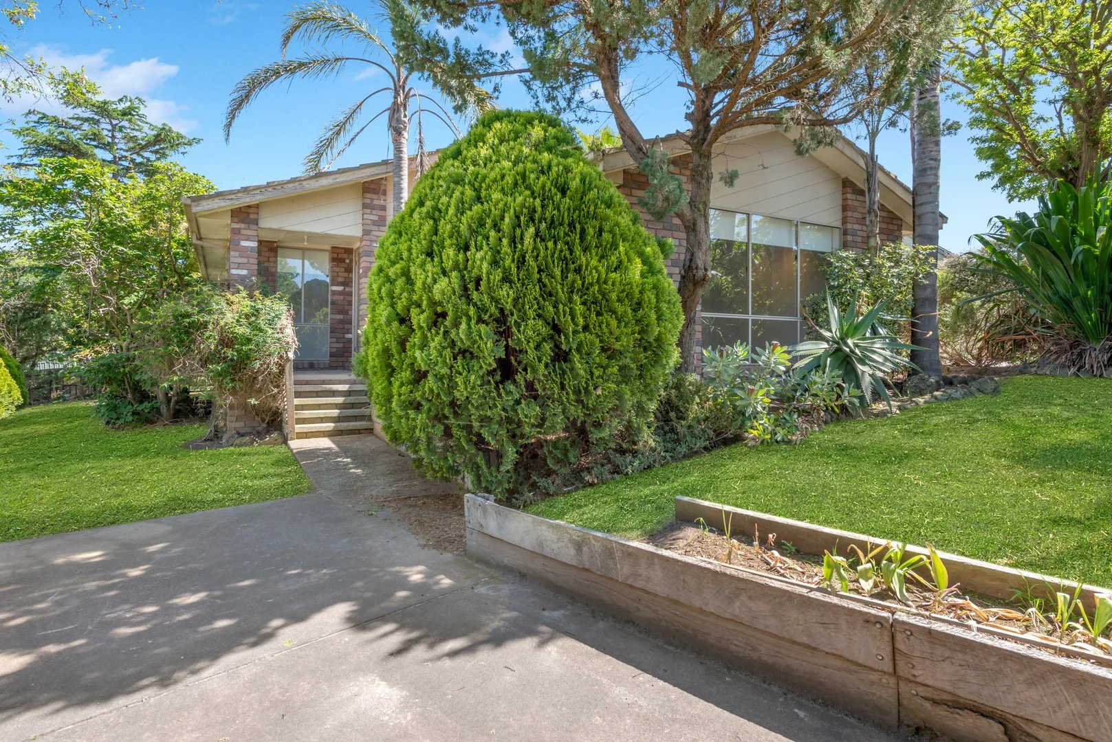 9 Beaumont Court (1/13)