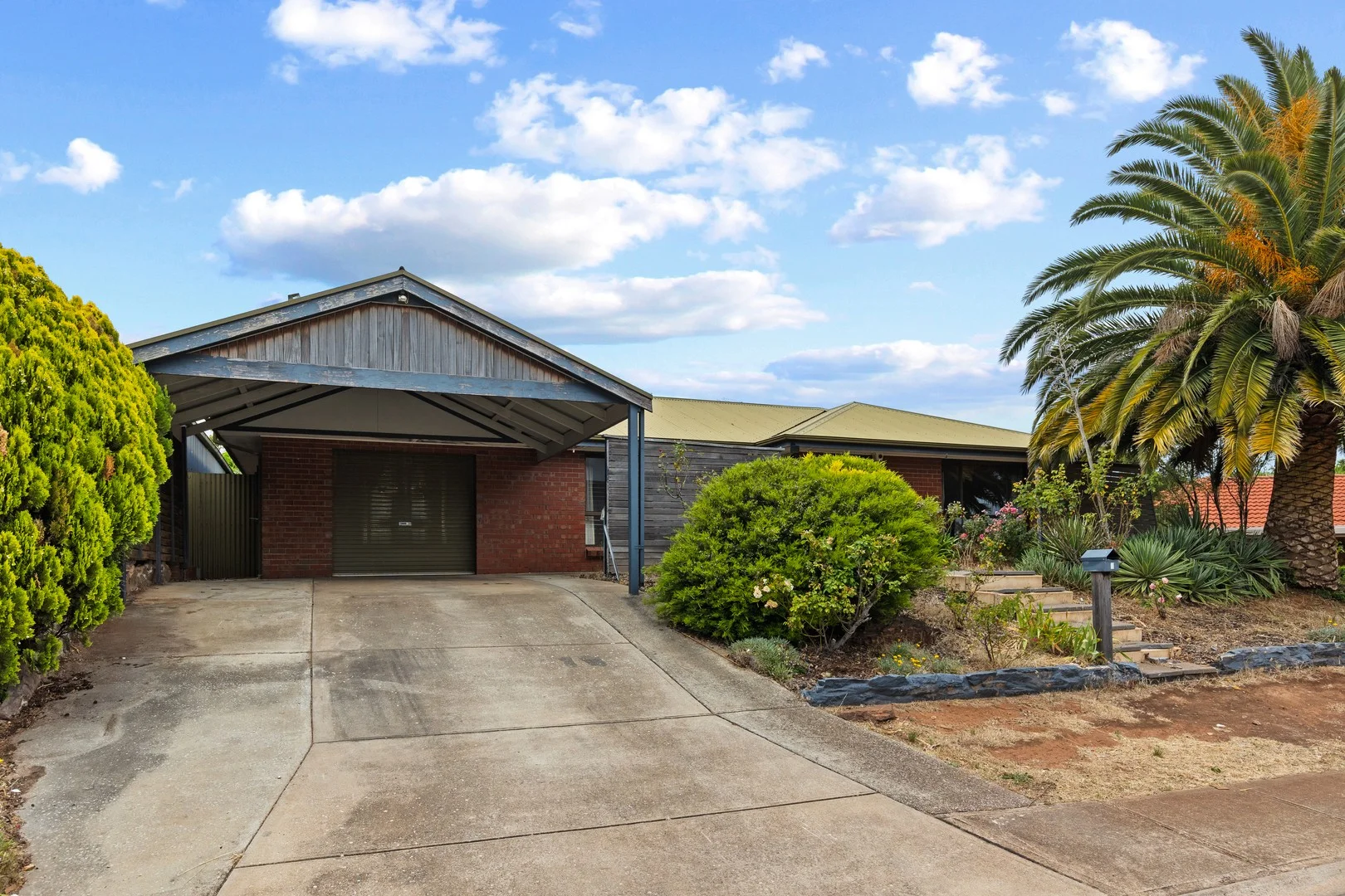 9 Commodore Court (1/1)