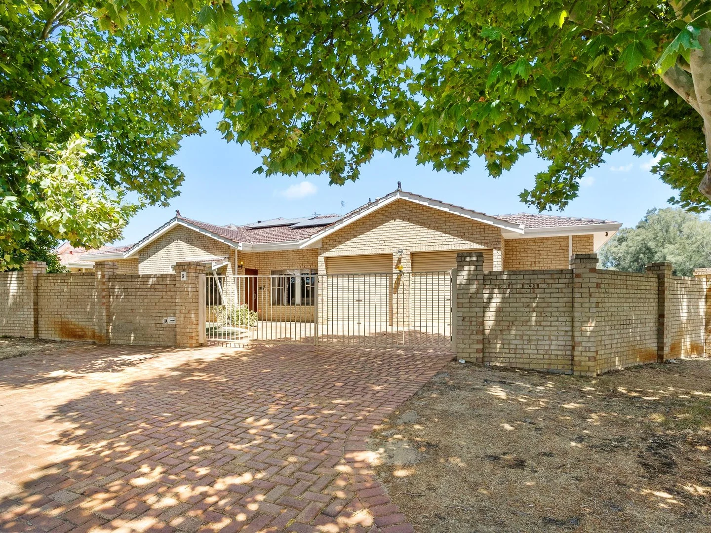 9 Edmiston Way (1/32)