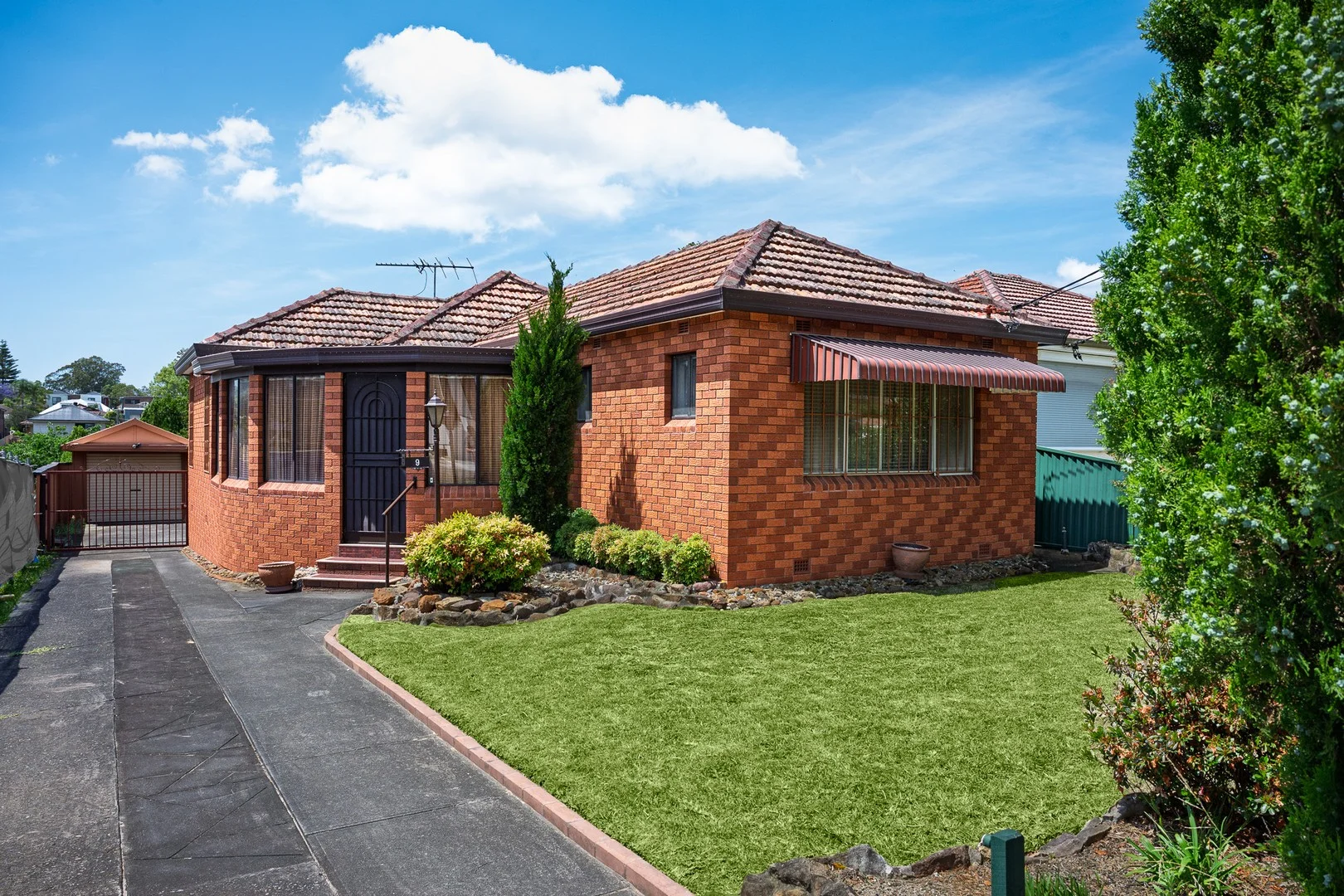 9 Hydrae Street (1/1)