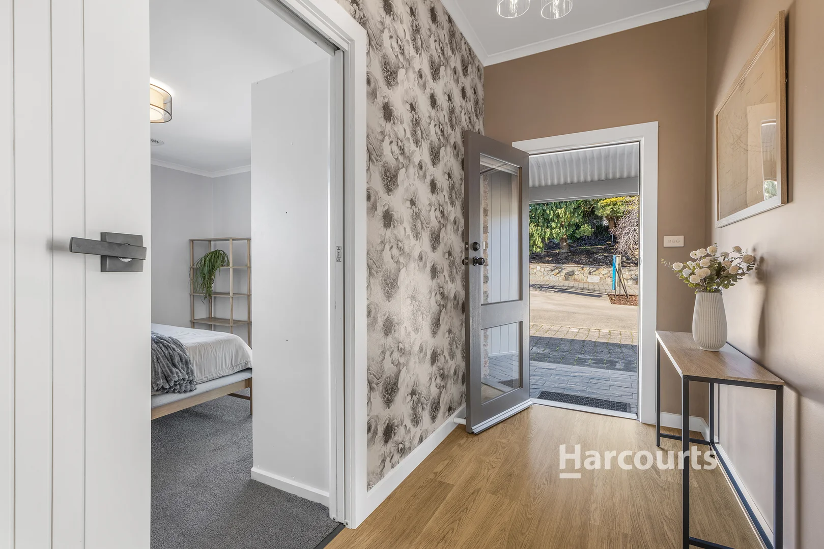 9 Main Road - Image 3