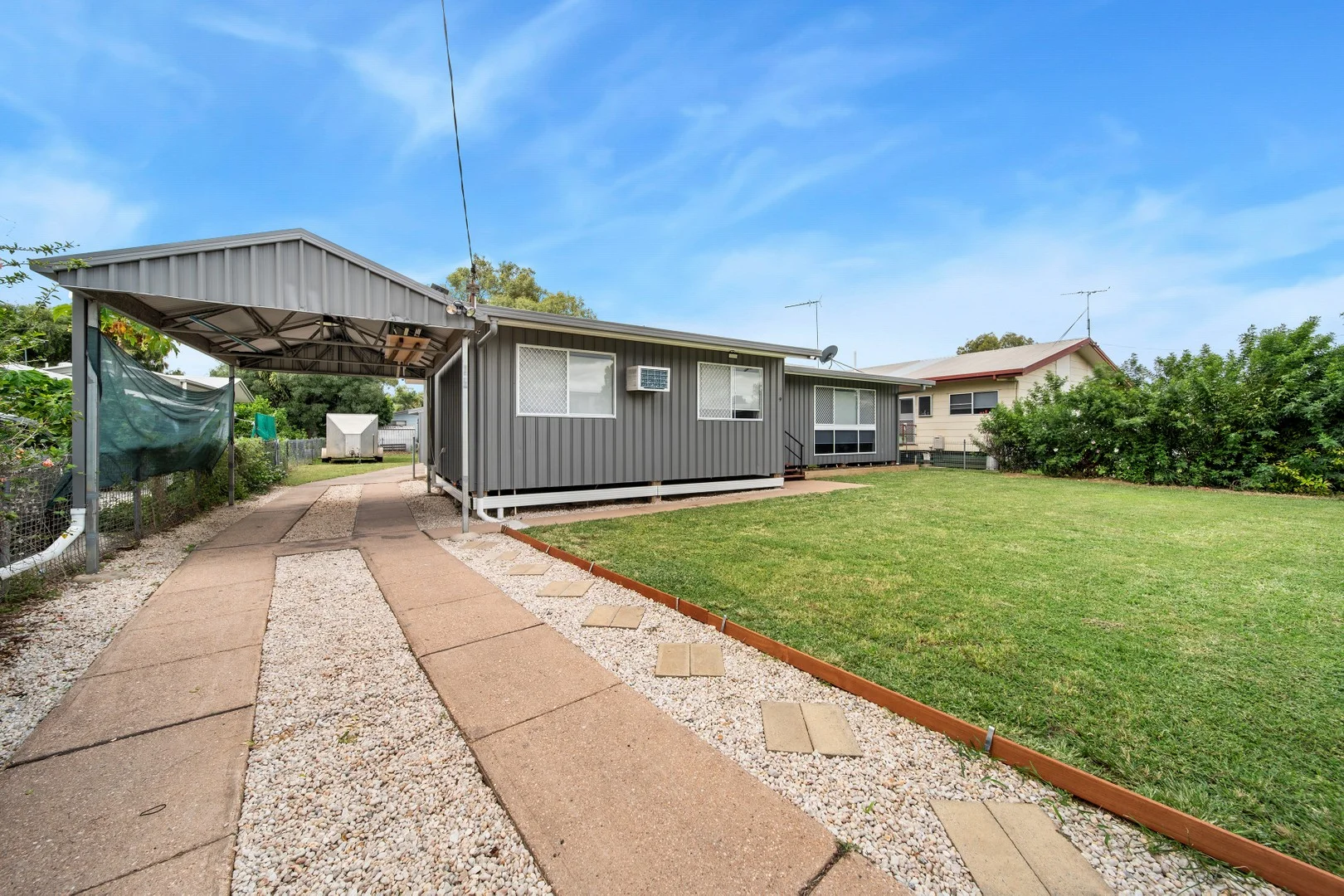 9 Mellish Crescent (1/20)