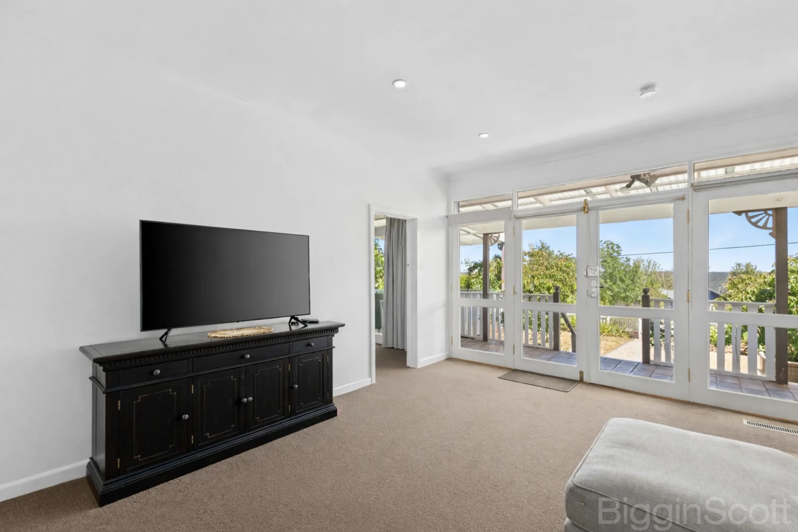 9 Queensberry Street - Image 3