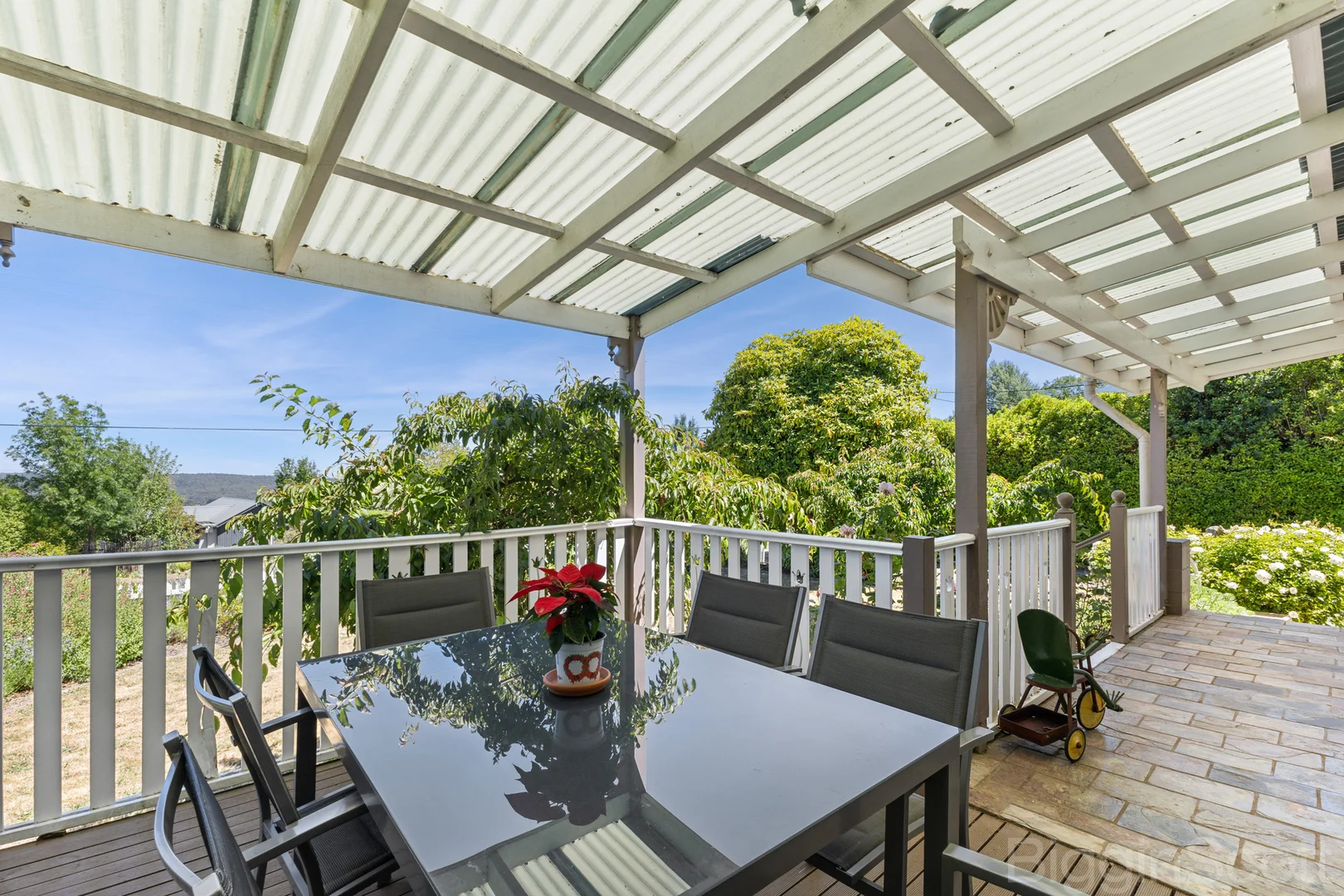 9 Queensberry Street - Image 2