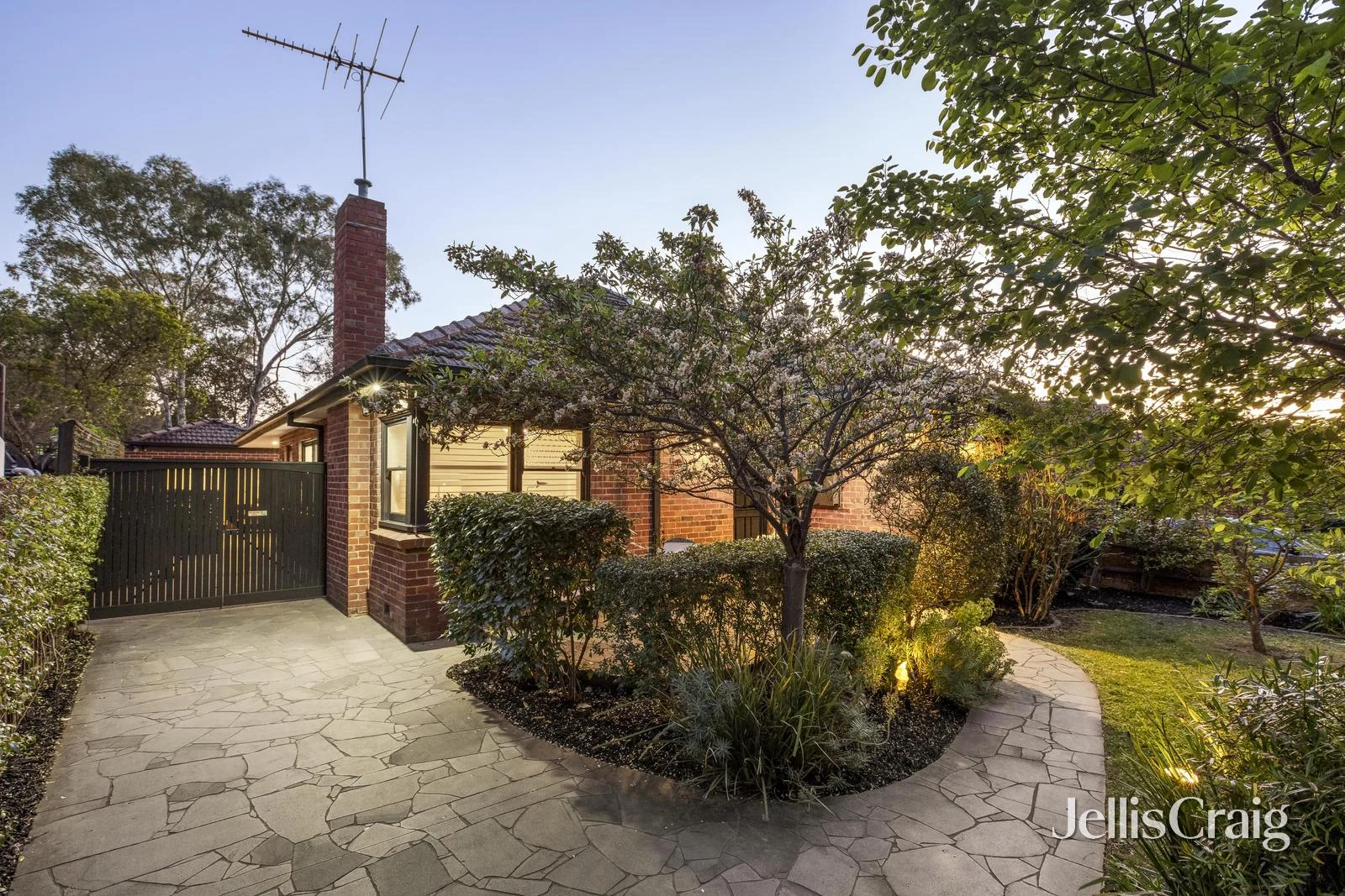 9 Robbins Street (1/1)